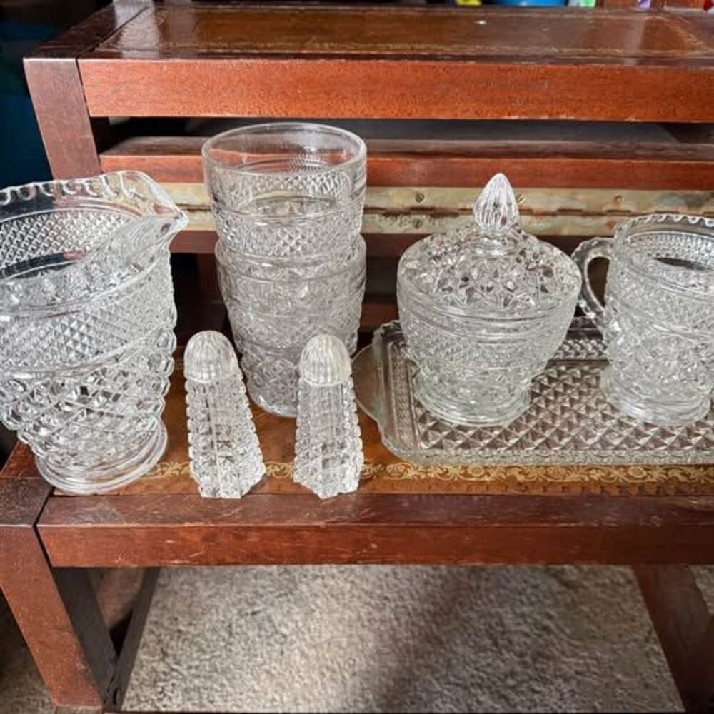 Crystal dining pieces 8 piece set